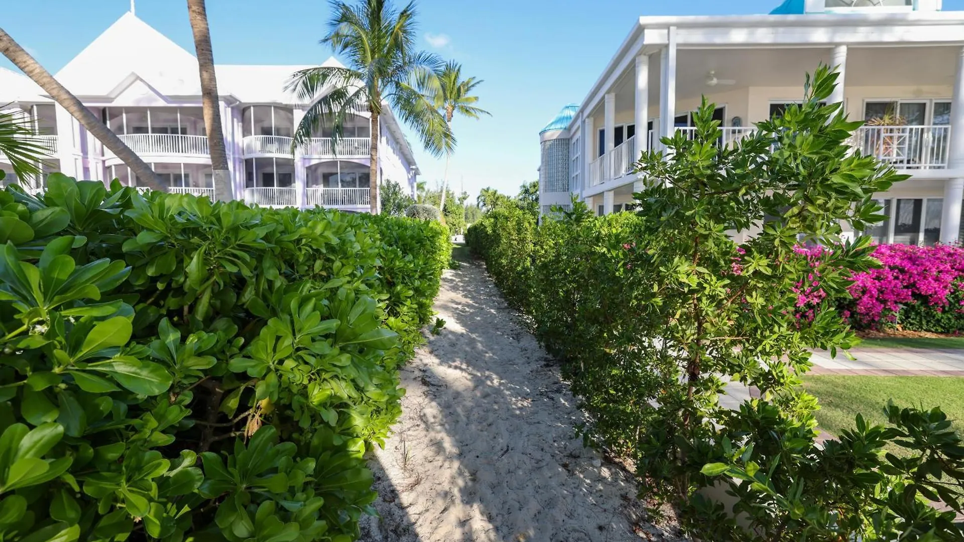 Apartment #14 Villa Tropical Greens Seven Mile Beach
